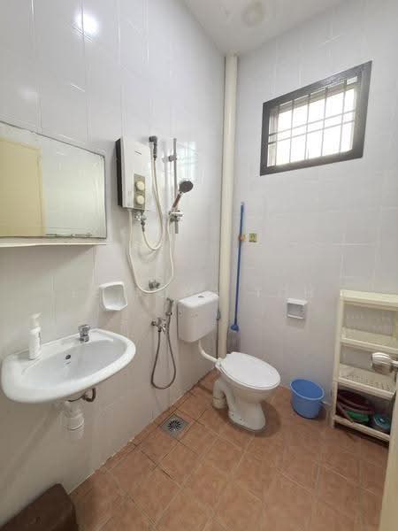 Rumah Teres 1-Tingkat untuk Dijual di Taman JP Perdana (Johor Bahru) - Ee Fong Toh - Bathroom - PropertyGuru.com.my