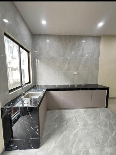 2-storey Terraced House for Sale in Skudai (Johor) - Steve Tey - Kitchen - PropertyGuru.com.my