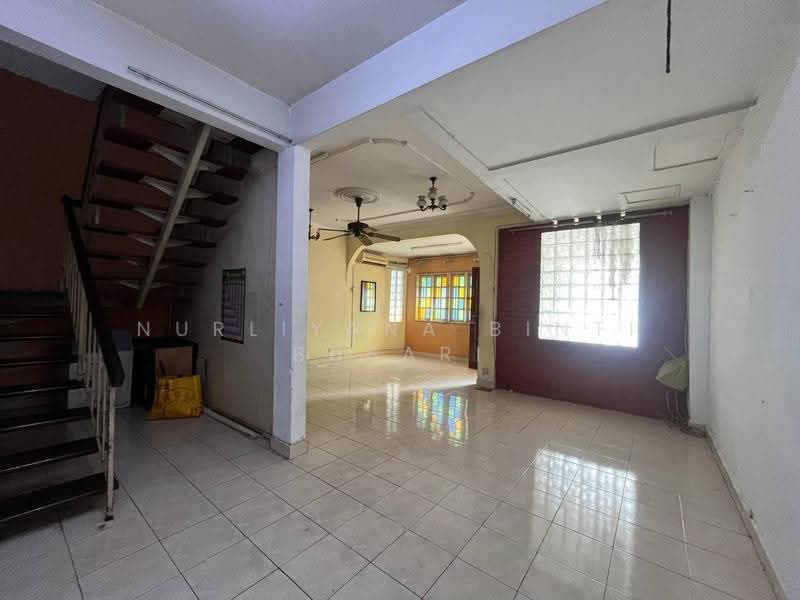 Rumah Teres untuk Dijual di Shah Alam (Selangor) - Nurliyana Binti Busari - Living Room - PropertyGuru.com.my