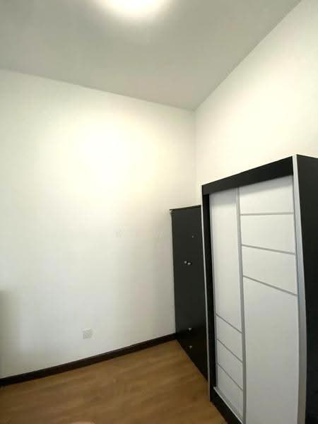 Kediaman Servis untuk Dijual di Eco Sky - Kew . - Bedroom - PropertyGuru.com.my