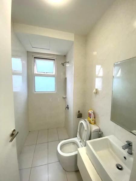 Kediaman Servis untuk Dijual di Eco Sky - Kew . - Bathroom - PropertyGuru.com.my