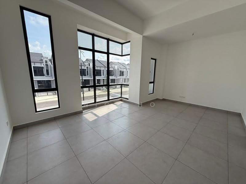 Rumah Teres 2-Tingkat untuk Dijual di Taman Mount Austin (Tebrau) - Nico Ho - Living Room - PropertyGuru.com.my