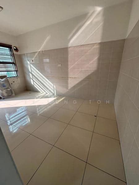 2-storey Terraced House for Sale in Bandar Tiram (Ulu Tiram) - Ee Fong Toh - Kitchen - PropertyGuru.com.my