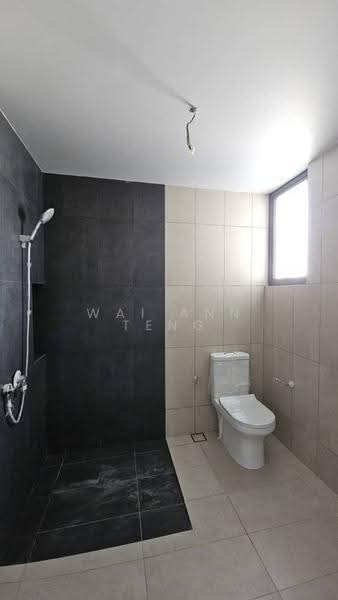 Rumah Teres untuk Disewa di Taman Bukit Serdang (Seri Kembangan) - Wai Ann Teng - Bathroom - PropertyGuru.com.my
