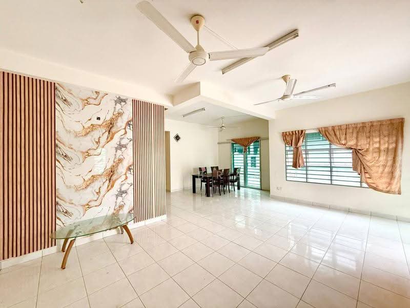Semi-Detached House for Sale in Taman Tasik Semenyih (Semenyih) - Azli Ibrahim - Living Room - PropertyGuru.com.my