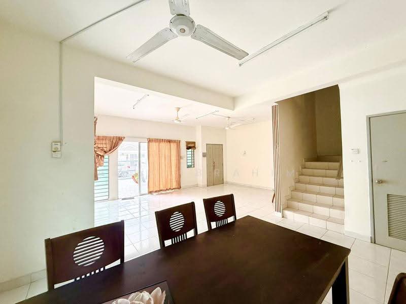 Semi-Detached House for Sale in Taman Tasik Semenyih (Semenyih) - Azli Ibrahim - Living Room - PropertyGuru.com.my