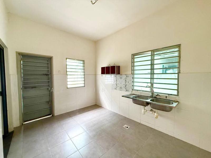 Semi-Detached House for Sale in Taman Tasik Semenyih (Semenyih) - Azli Ibrahim - Kitchen - PropertyGuru.com.my