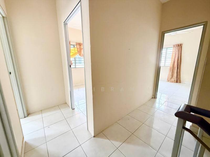 Semi-Detached House for Sale in Taman Tasik Semenyih (Semenyih) - Azli Ibrahim - Corridor - PropertyGuru.com.my