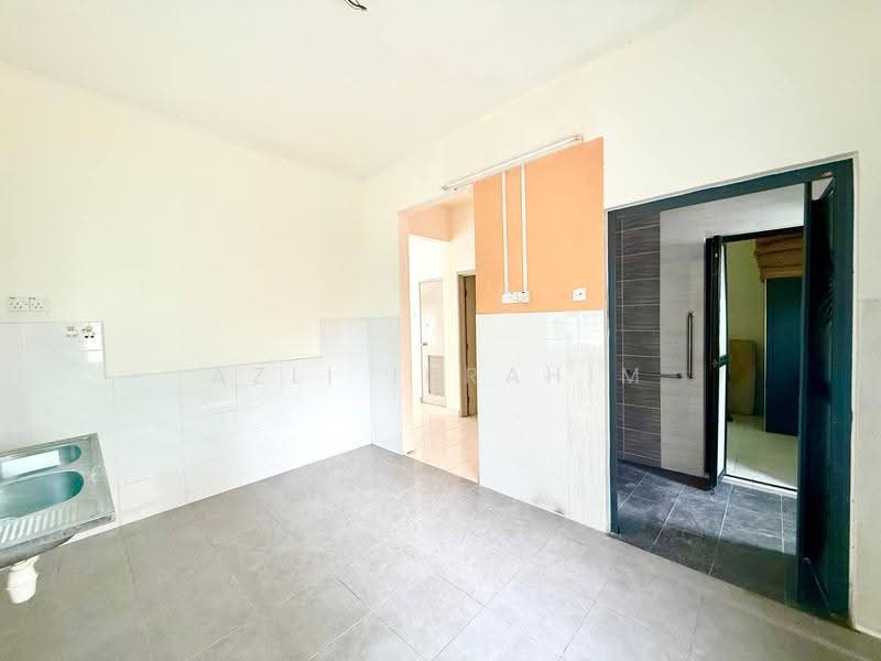 Semi-Detached House for Sale in Taman Tasik Semenyih (Semenyih) - Azli Ibrahim - Kitchen - PropertyGuru.com.my