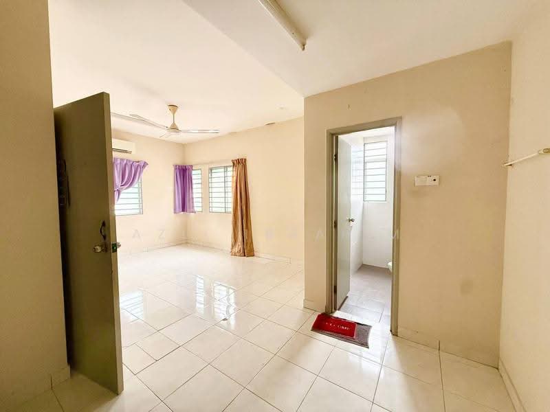 Semi-Detached House for Sale in Taman Tasik Semenyih (Semenyih) - Azli Ibrahim - Living Room - PropertyGuru.com.my