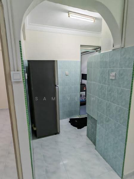 Pangsapuri untuk Disewa di Greenlane Heights Block 3 - Sam Yeoh - Kitchen - PropertyGuru.com.my