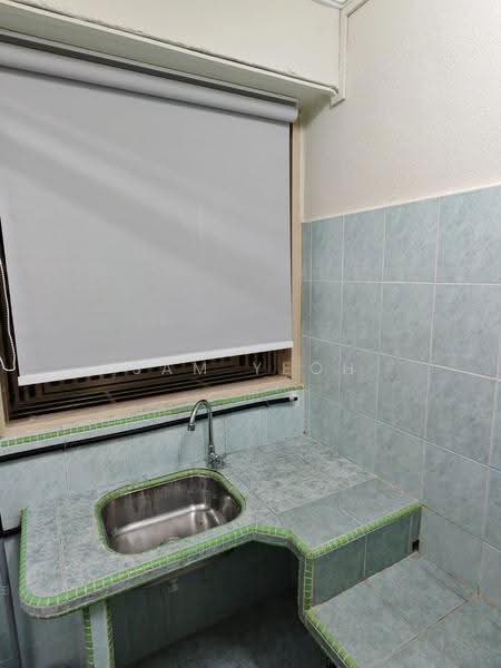 Pangsapuri untuk Disewa di Greenlane Heights Block 3 - Sam Yeoh - Kitchen - PropertyGuru.com.my