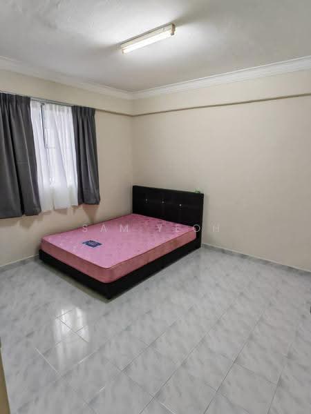 Pangsapuri untuk Disewa di Greenlane Heights Block 3 - Sam Yeoh - Bedroom - PropertyGuru.com.my