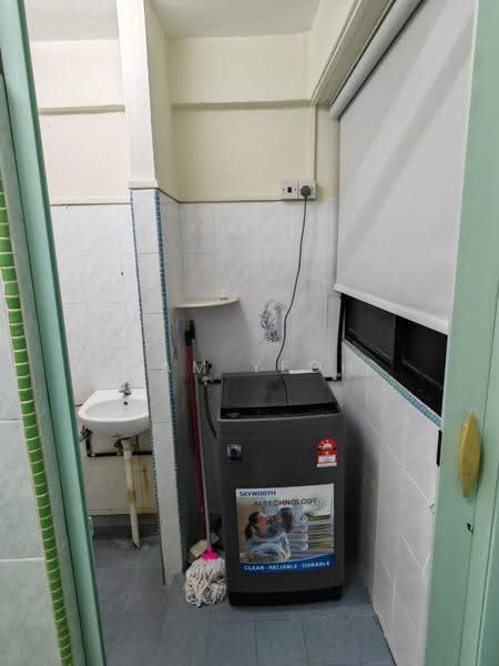 Pangsapuri untuk Disewa di Greenlane Heights Block 3 - Sam Yeoh - Bathroom - PropertyGuru.com.my
