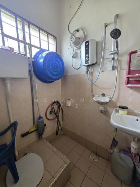 Terraced House for Sale in Kuantan (Pahang) - Mohammad Azizi - Bathroom - PropertyGuru.com.my
