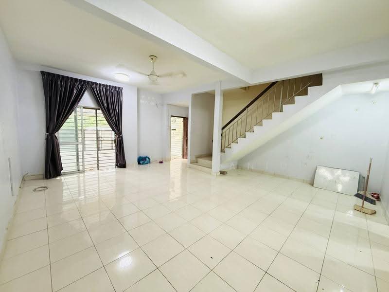 Rumah Teres 2-Tingkat untuk Dijual di Kota Puteri Seksyen 5 (Batu Arang) - Rosniza Tanidi - Living Room - PropertyGuru.com.my