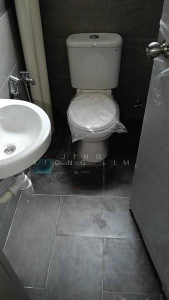 Shop / Office untuk Disewa di Taman Sri Muda (Shah Alam) - Jing Xiong Lim - Bathroom - PropertyGuru.com.my