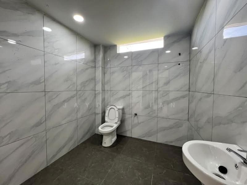 Rumah Teres 2-Tingkat untuk Dijual di Taman Putri Kulai (Kulai) - Jayden Lian - Bathroom - PropertyGuru.com.my