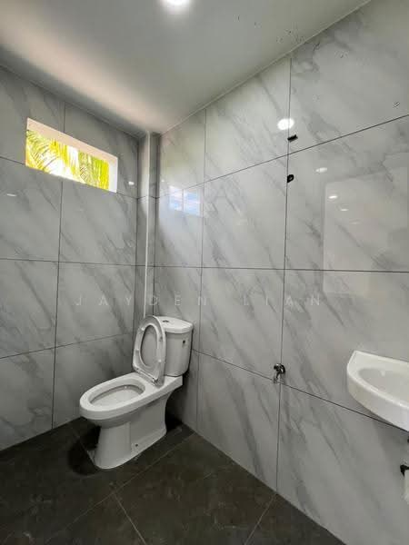 Rumah Teres 2-Tingkat untuk Dijual di Taman Putri Kulai (Kulai) - Jayden Lian - Bathroom - PropertyGuru.com.my