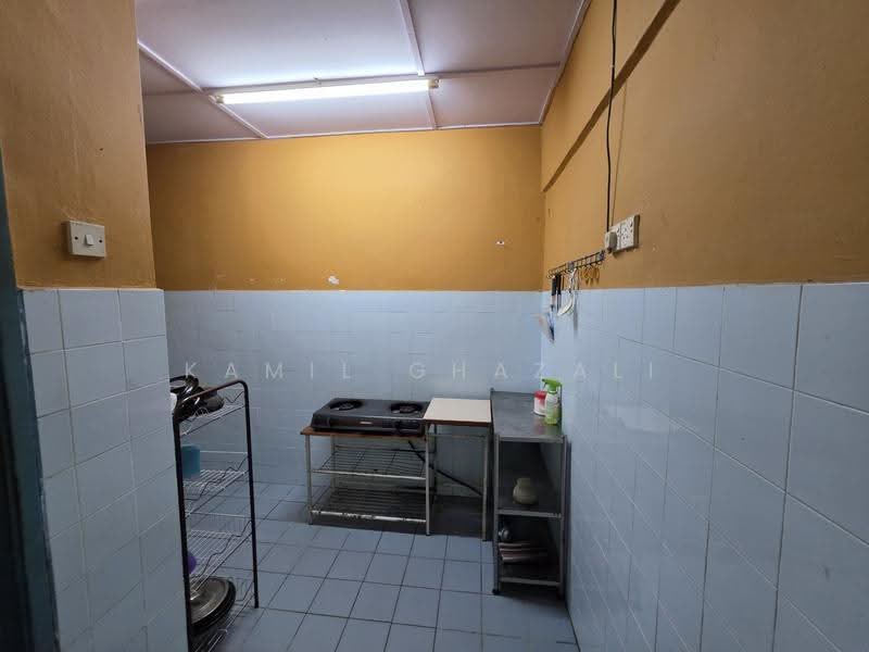 Apartment for Sale at Pangsapuri Makmur - Kamil Ghazali - Kitchen - PropertyGuru.com.my