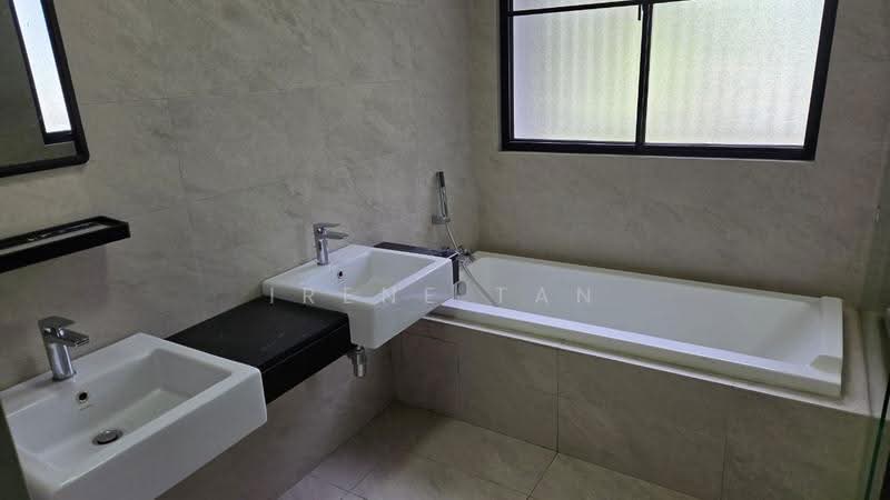 Rumah Berkembar untuk Dijual di Bandar Tropicana Aman (Telok Panglima Garang) - Irene Tan - Bathroom - PropertyGuru.com.my