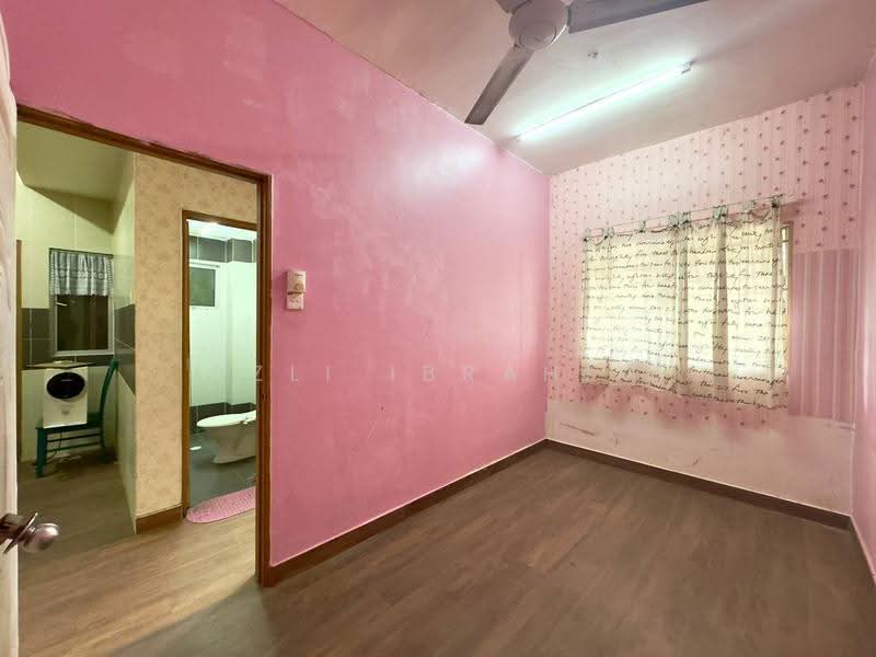 2-storey Terraced House for Sale in Bandar Damai Perdana (Cheras) - Azli Ibrahim - Bedroom - PropertyGuru.com.my