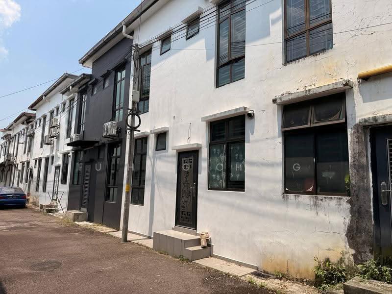 2-storey Terraced House for Sale in Taman Bestari Indah (Ulu Tiram) - Fu Heng Chong - Exterior - PropertyGuru.com.my