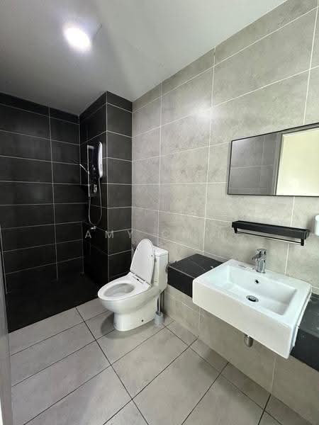 Kediaman Servis untuk Dijual di M Oscar - Amy Chin - Bathroom - PropertyGuru.com.my