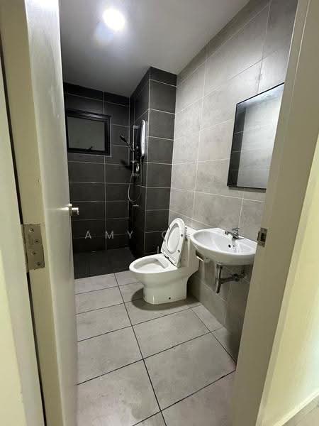 Kediaman Servis untuk Dijual di M Oscar - Amy Chin - Bathroom - PropertyGuru.com.my