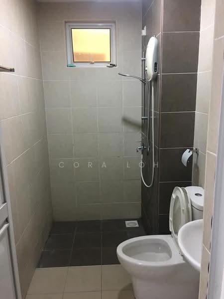 Kediaman Servis untuk Disewa di Pangsapuri Tanah Emas (Golden Sands) - Cora Loh - Bathroom - PropertyGuru.com.my