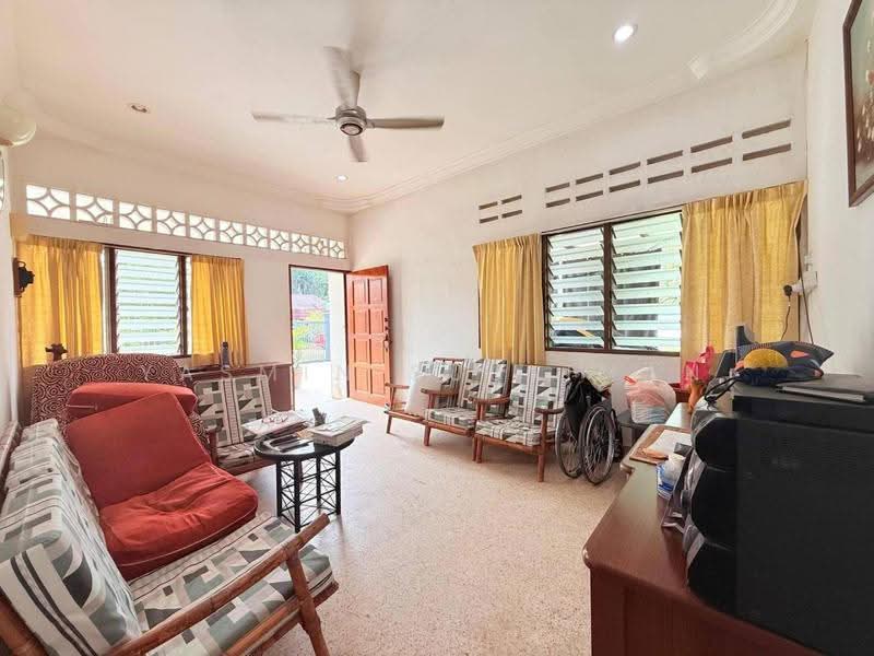 Rumah Teres 1-Tingkat untuk Dijual di Sikamat (Negeri Sembilan) - Yasmin Sulaiman - Living Room - PropertyGuru.com.my