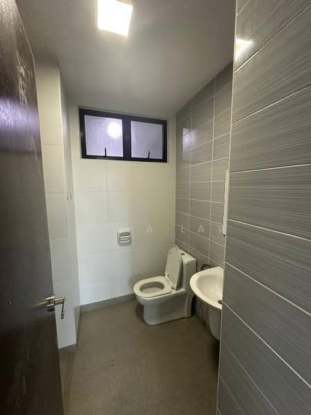 Kediaman Servis untuk Dijual di Sky Oasis Residence (Pangsapuri Oasis 1) - Tycia Law - Bathroom - PropertyGuru.com.my