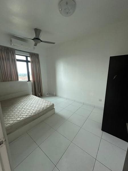 Kediaman Servis untuk Dijual di Sky Oasis Residence (Pangsapuri Oasis 1) - Tycia Law - Bedroom - PropertyGuru.com.my