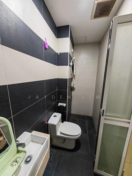 Service Residence for Rent at D'Secret Garden (Pangsapuri Kempas Indah) - Jayden Lim - Bathroom - PropertyGuru.com.my