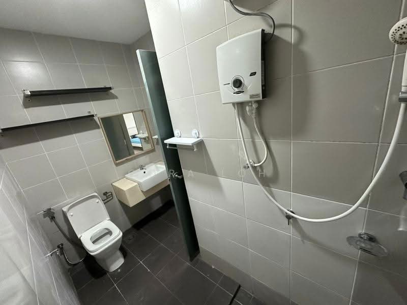 Kediaman Servis untuk Dijual di Meridin Suites @ The Meridin - Cora Loh - Bathroom - PropertyGuru.com.my