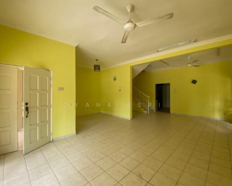Rumah Teres 2-Tingkat untuk Disewa di Bukit Jelutong (Shah Alam) - Dyana Asri - Living Room - PropertyGuru.com.my