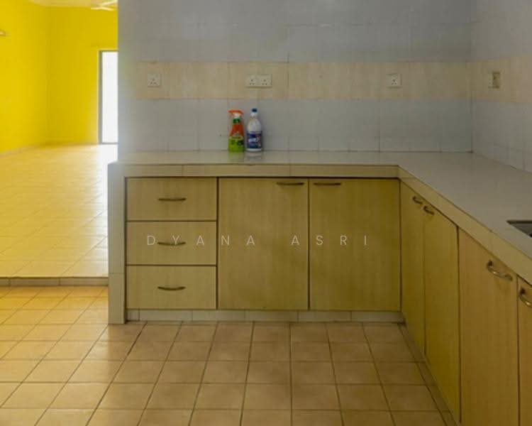 Rumah Teres 2-Tingkat untuk Disewa di Bukit Jelutong (Shah Alam) - Dyana Asri - Kitchen - PropertyGuru.com.my