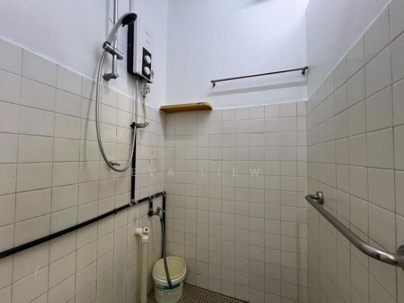 Rumah Flat untuk Disewa di Pangsapuri Pelangi - Eva Liew - Bathroom - PropertyGuru.com.my