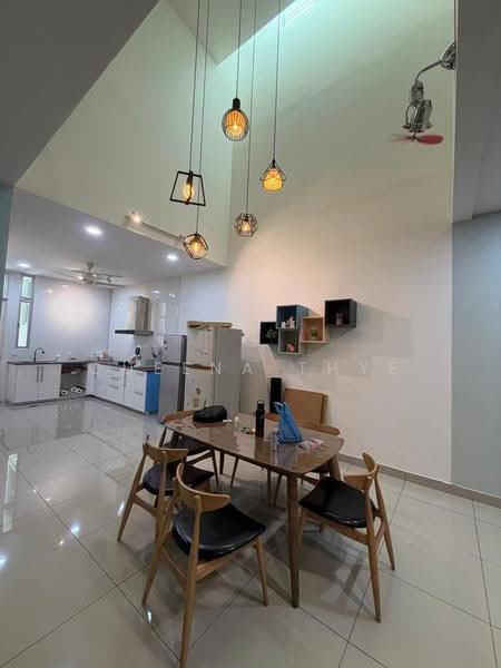 Rumah Teres 2-Tingkat untuk Disewa di Taman Mount Austin (Tebrau) - Queena Thye - Kitchen - PropertyGuru.com.my