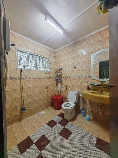 Bungalow House for Sale in Kuantan (Pahang) - Fazielawatie Ishak - Bathroom - PropertyGuru.com.my