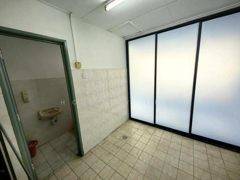 2-storey Terraced House for Rent in Bandar Utama (Selangor) - Holiday Lew - Bathroom - PropertyGuru.com.my