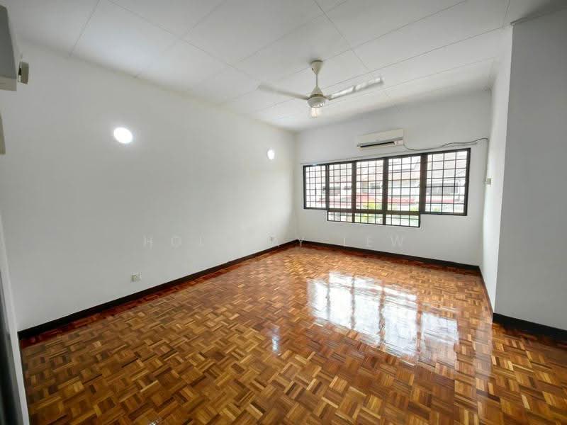 2-storey Terraced House for Rent in Bandar Utama (Selangor) - Holiday Lew - Living Room - PropertyGuru.com.my