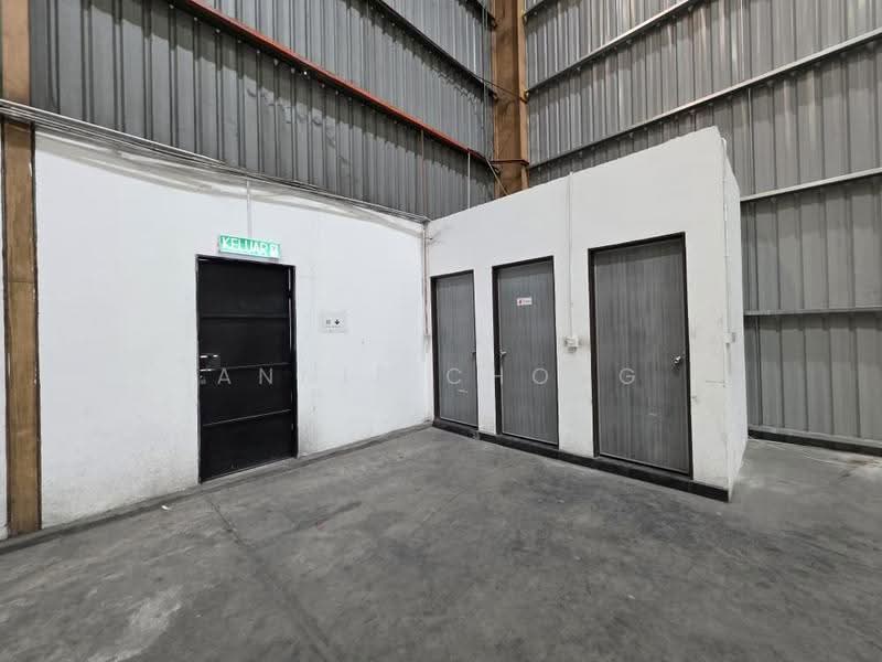 Warehouse for Rent in Taman Perindustrian Puchong (Puchong) - Annie Chong - Entrance - PropertyGuru.com.my