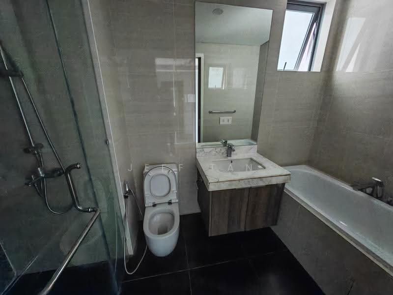 Kondominium untuk Disewa di Capella Embassy (D'Rapport Residences) - Jeff Tan - Bathroom - PropertyGuru.com.my
