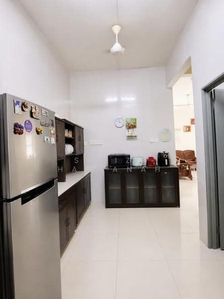 Semi-Detached House for Sale in Bandar Saujana Putra (Tanjong Duabelas) - Sariza Hartanah - Kitchen - PropertyGuru.com.my