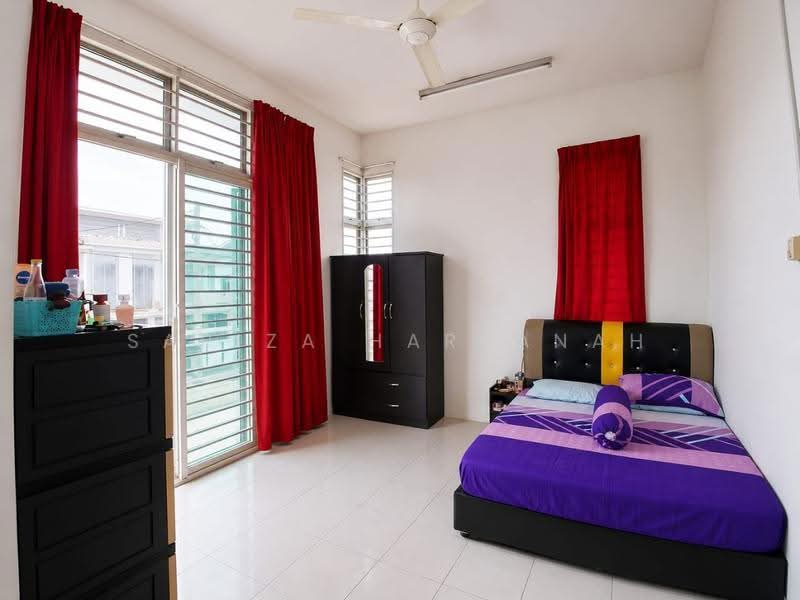 Semi-Detached House for Sale in Bandar Saujana Putra (Tanjong Duabelas) - Sariza Hartanah - Bedroom - PropertyGuru.com.my