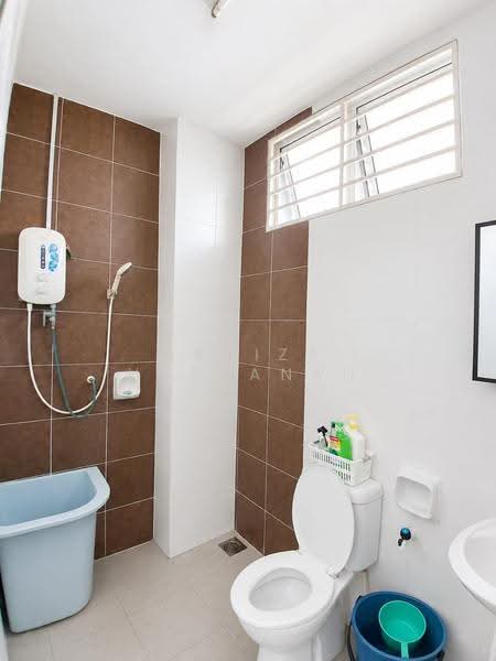 Semi-Detached House for Sale in Bandar Saujana Putra (Tanjong Duabelas) - Sariza Hartanah - Bathroom - PropertyGuru.com.my