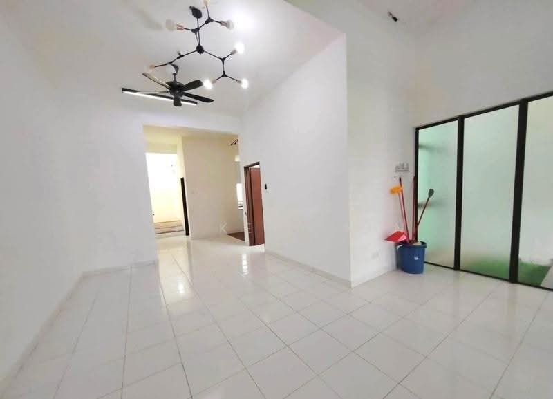 Rumah Teres 2-Tingkat untuk Dijual di Klang (Selangor) - Lee Keng Aun - Living Room - PropertyGuru.com.my