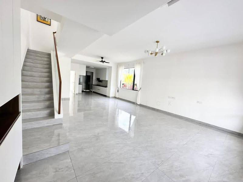 Rumah Teres 2-Tingkat untuk Disewa di Taman Damansara Aliff (Tampoi) - Vivien Keck - Living Room - PropertyGuru.com.my