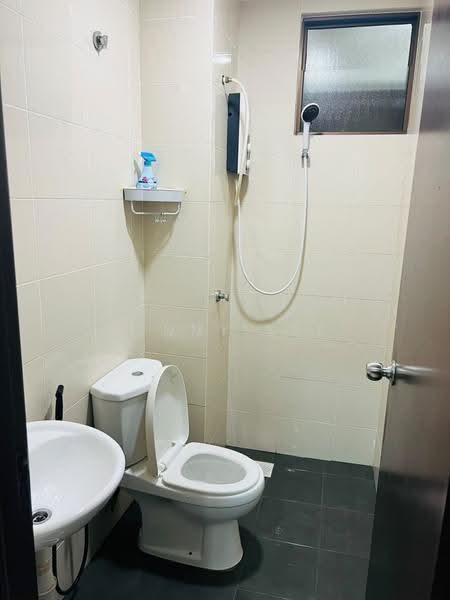 Kondominium untuk Disewa di Residensi Zamrud - Benny Lee - Bathroom - PropertyGuru.com.my